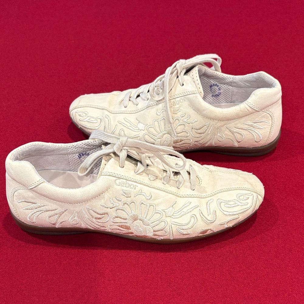Gabor White Floral Embroidered Sneakers